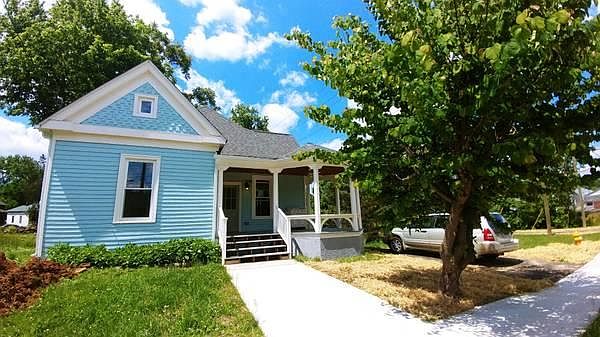 1515 Grainger Ave
Curb appeal for days and off-street parking!