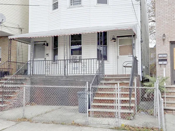 164 Bayview Avenue image 1 of 26