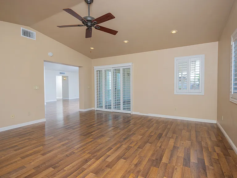 4613 E Escondido Ave — Photo 4