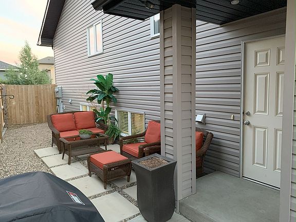 2nd image of 762 Hargreaves Cres #B