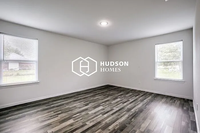 330 Flagship Ln — Photo 5