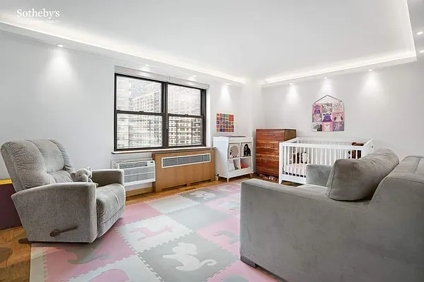 Sold by Sotheby's International Realty | media 16