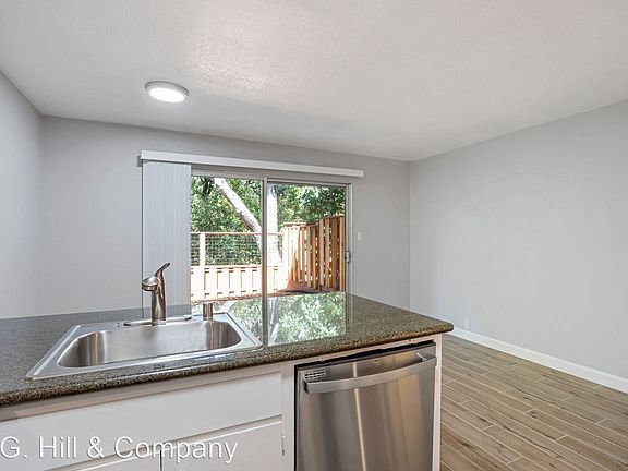 5th image of 2084 Ascot Dr #4