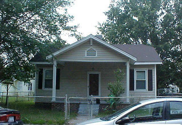 1st image of 105 S Miller St