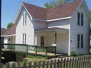 470 Center St photo 1