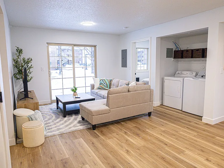 Elevate Apartments at Hawkeye - Student Housing — Photo 18