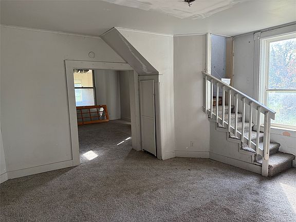 4th image of 210 B St NW