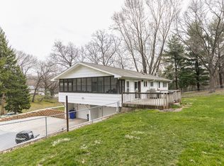 2801 Westwood Dr NW, Cedar Rapids, IA 52405
