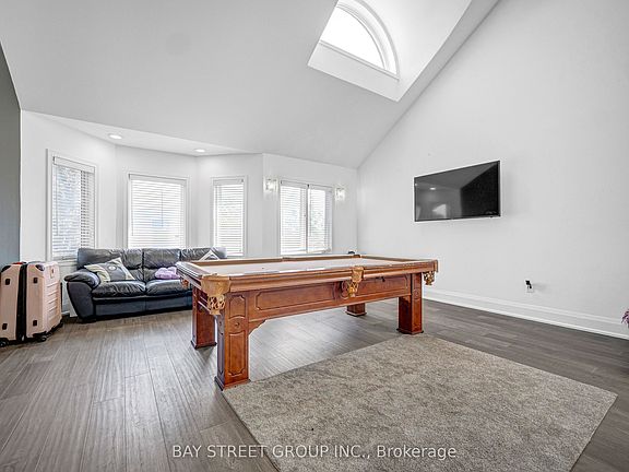 4th image of 231 Shaftsbury Ave N