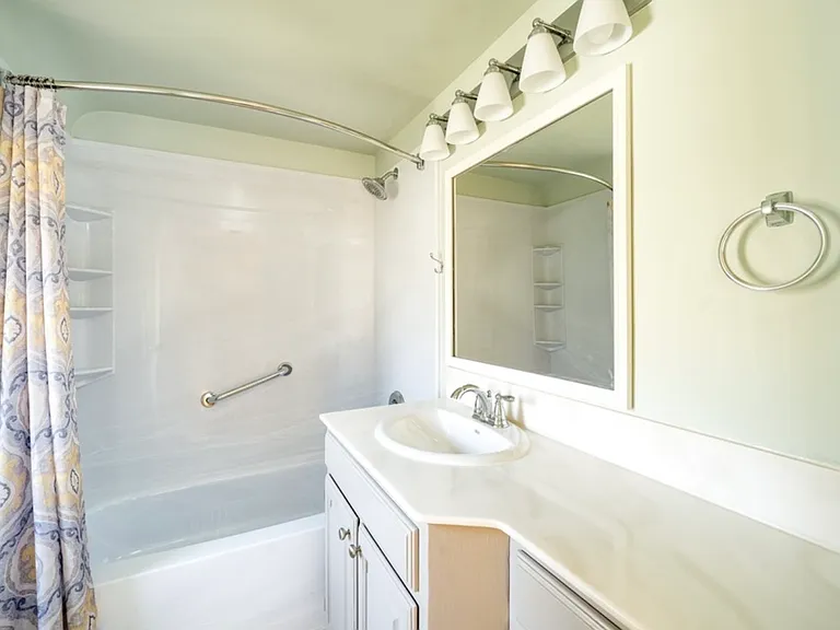 10 Hollyvale Dr — Photo 15