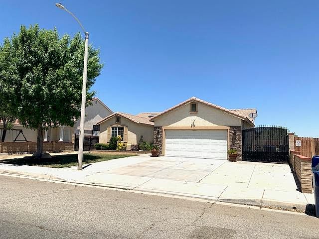 2nd image of 4335 Penca Ave