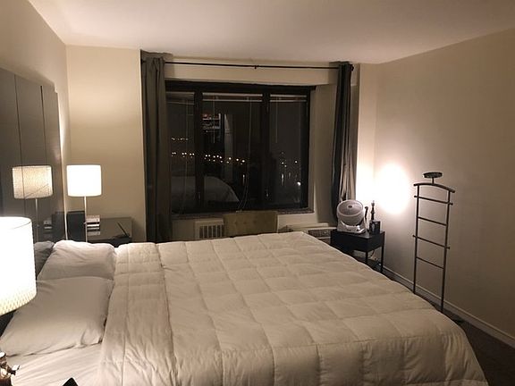 3rd image of 3100 N Lake Shore Dr APT 1911