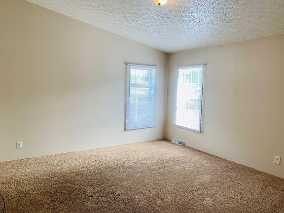 5th image of 106 Grey Fox Ct