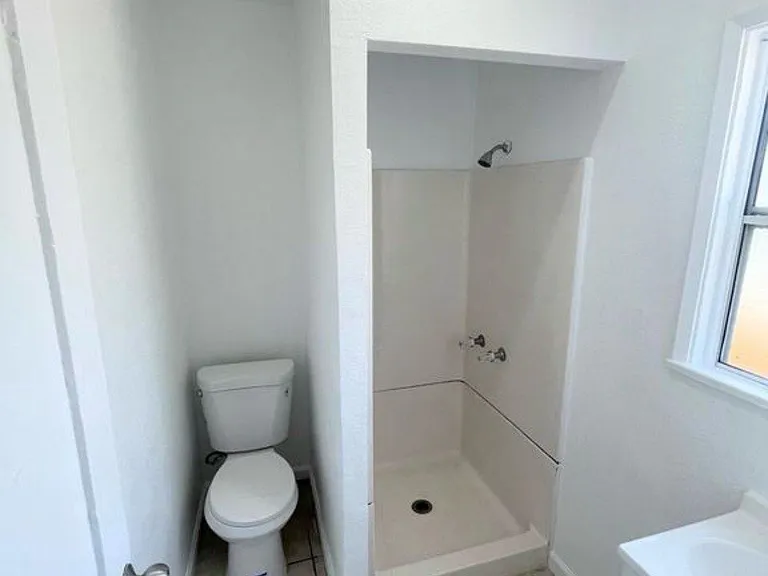 6215 Crenshaw Blvd #0 — Photo 6