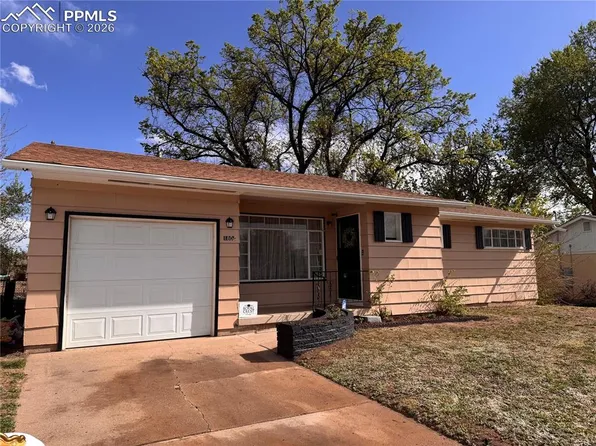 1804 Lark Bunting Ln, Pueblo, CO 81001