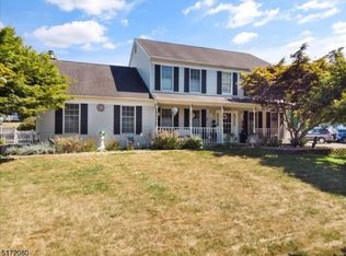 9 Turnburry Rd, Washington, NJ 07882