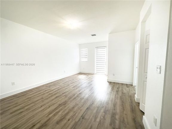 5th image of 10728 NW 76th Ln