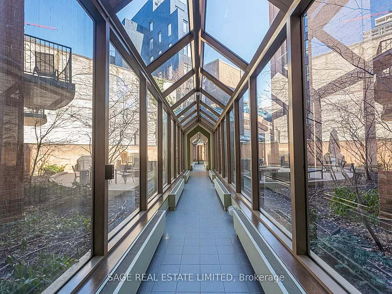 25 George St S #302 — Photo 32