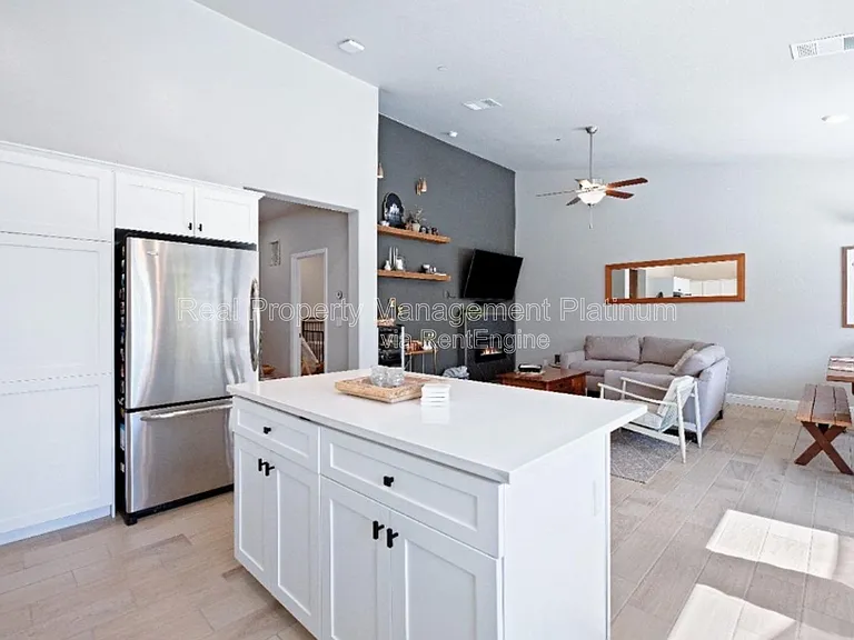 2170 Hermosa Ave — Photo 16