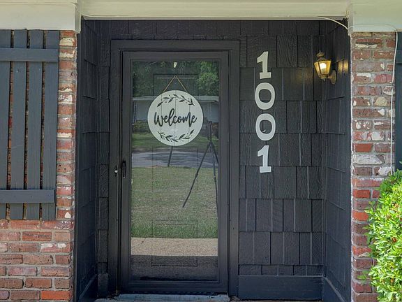 4th image of 1001 70th Pl