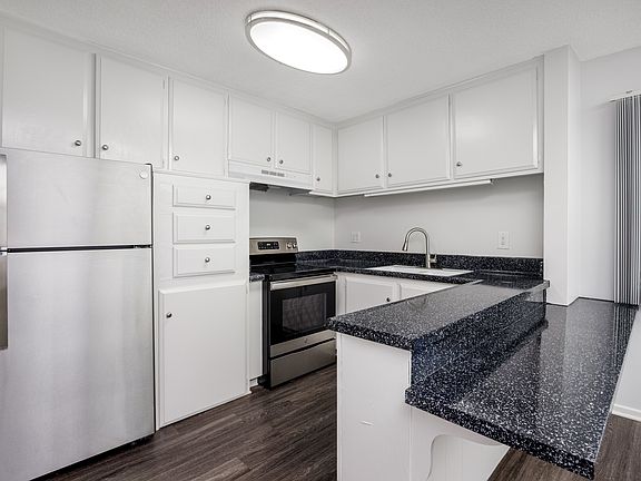 5th image of 13013 Inglewood Ave #24