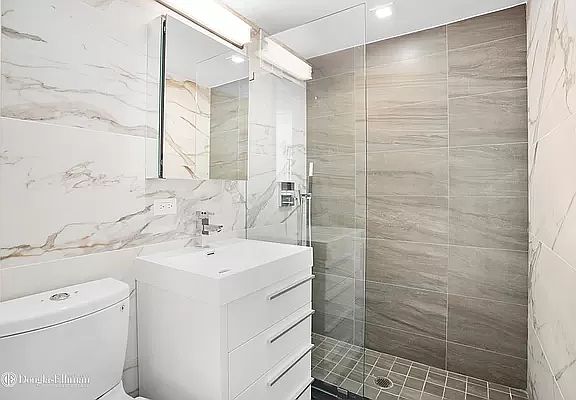 5th image of 320 E 42nd St APT 2612