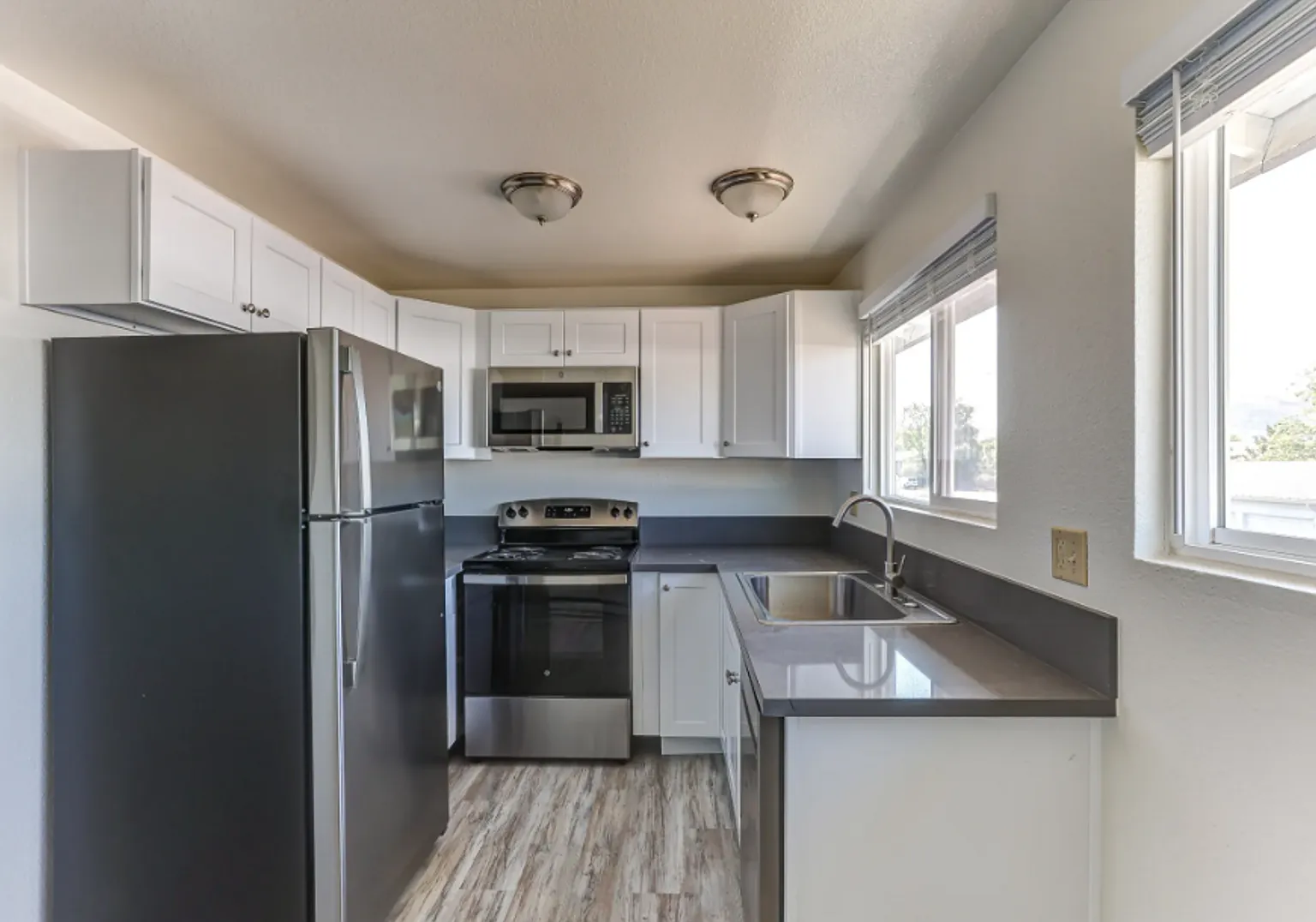 Sierra View Townhomes — Photo 1