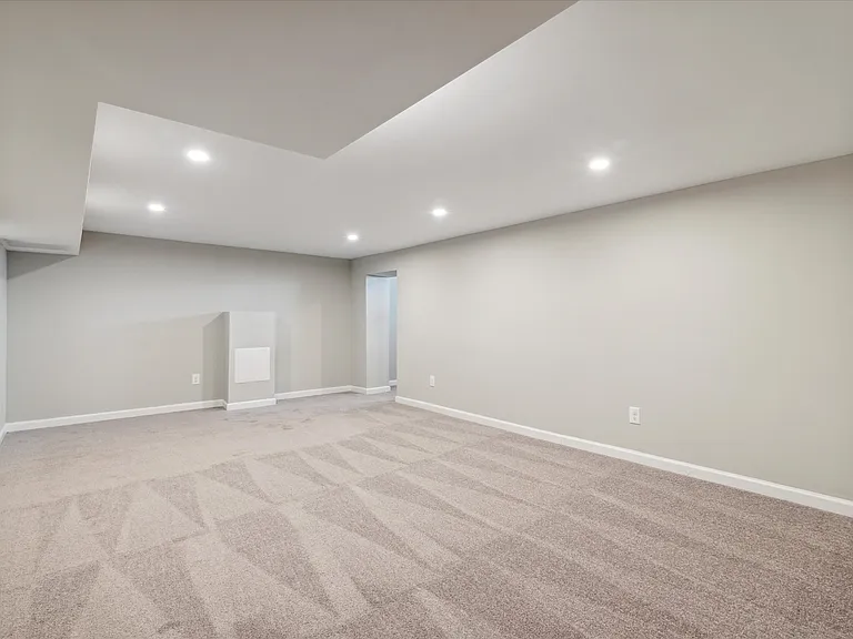 933 Henry Ave — Photo 41