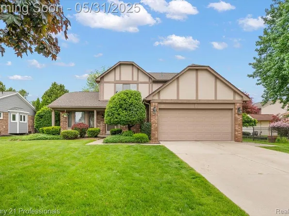 43587 Petrucci Dr, Clinton Township, MI 48038