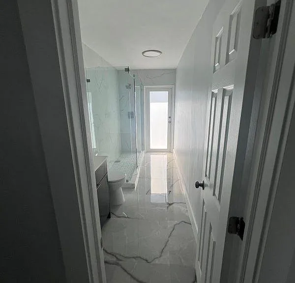 BIG BATHROOM 1-2