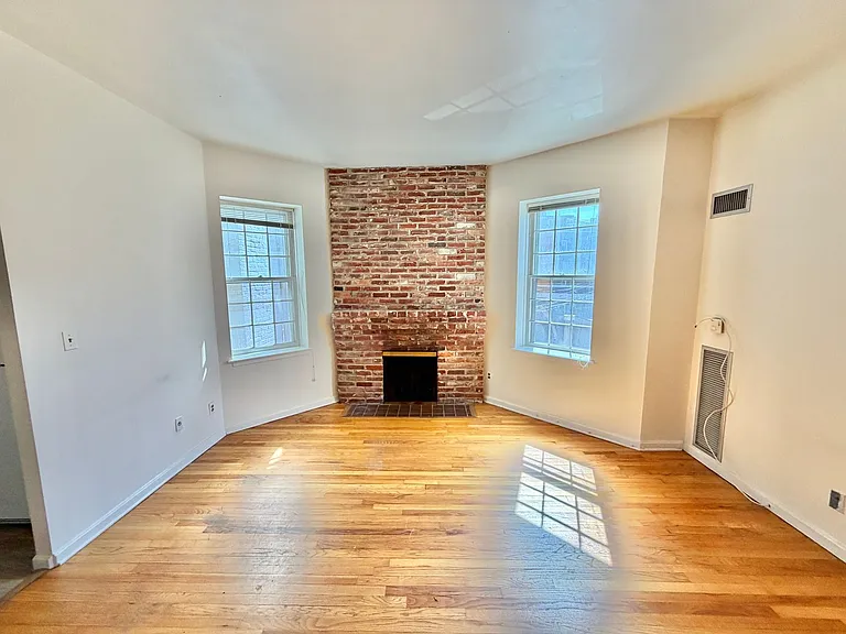 1718 Corcoran St NW #22 — Photo 3