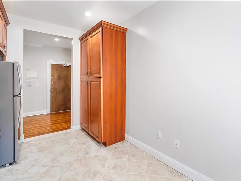 145 Summit Avenue Apartments — Photo 14