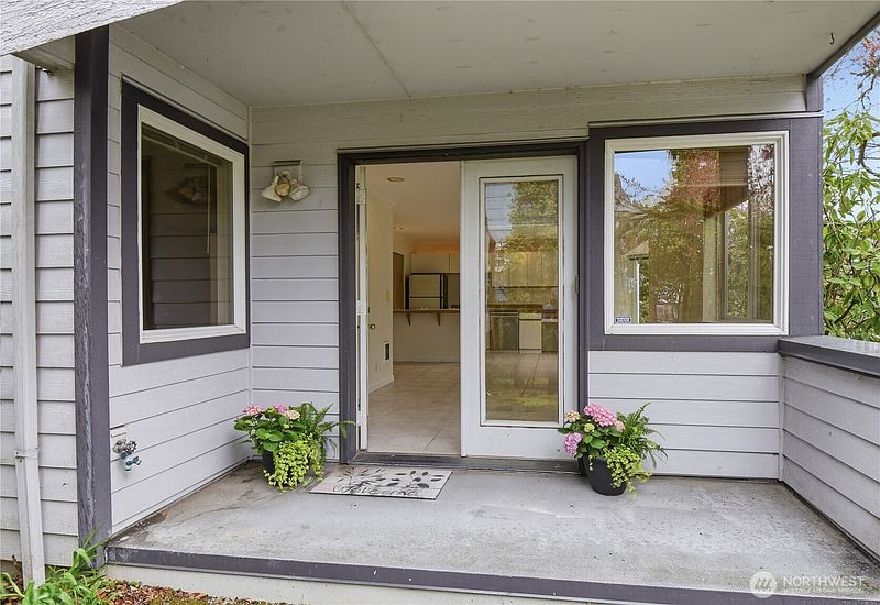 2nd image of 4811 Phinney Avenue N #101