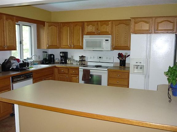 4th image of 128 Lynden Pl