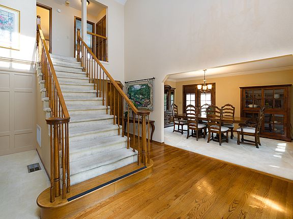 4th image of 1329 Oak Creek Ct