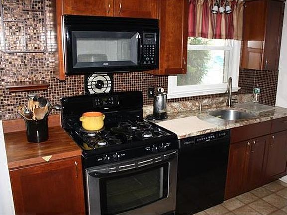 2nd image of 9 Sussex Ct APT 401