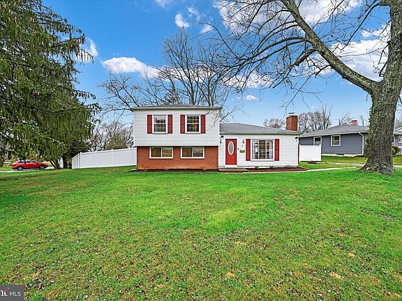 2nd image of 2 Cherry Hill Ct