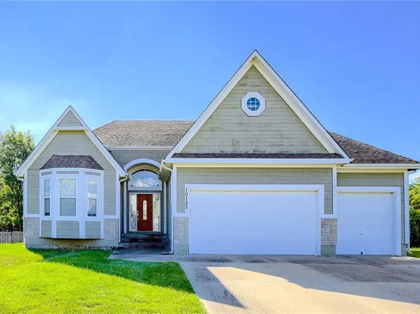 10125 Theden Cir, Lenexa, KS 66220