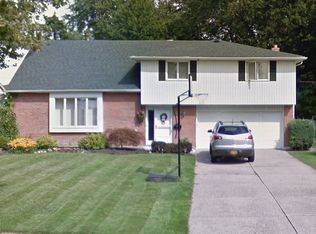 27 Ranch Trl, Williamsville, NY 14221