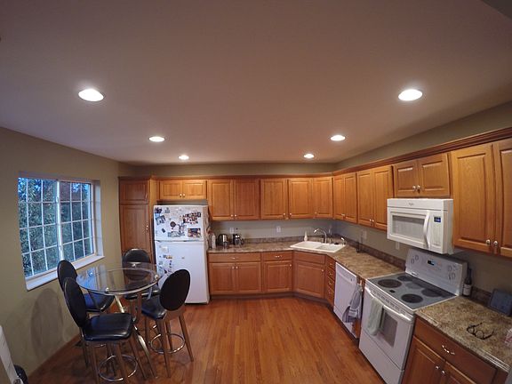2nd image of 1636 E Lomar St