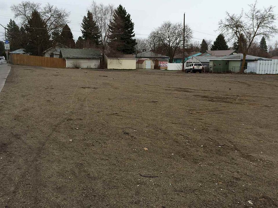 2nd image of 4610 N Maple St