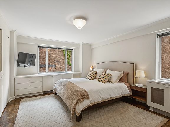 4th image of 135 E 71st St APT 4D