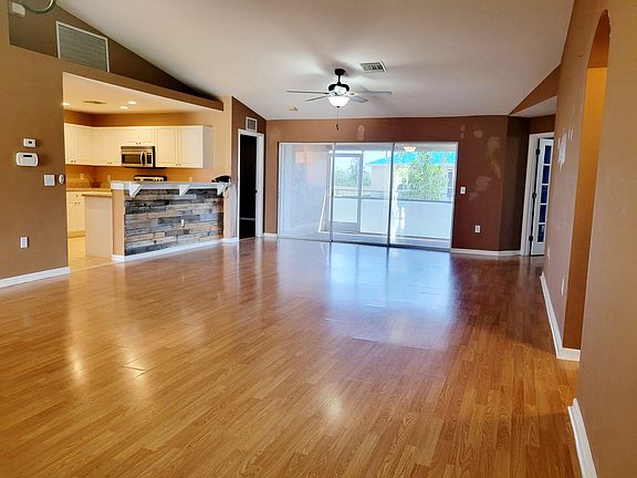4th image of 4109 NE 15th Pl