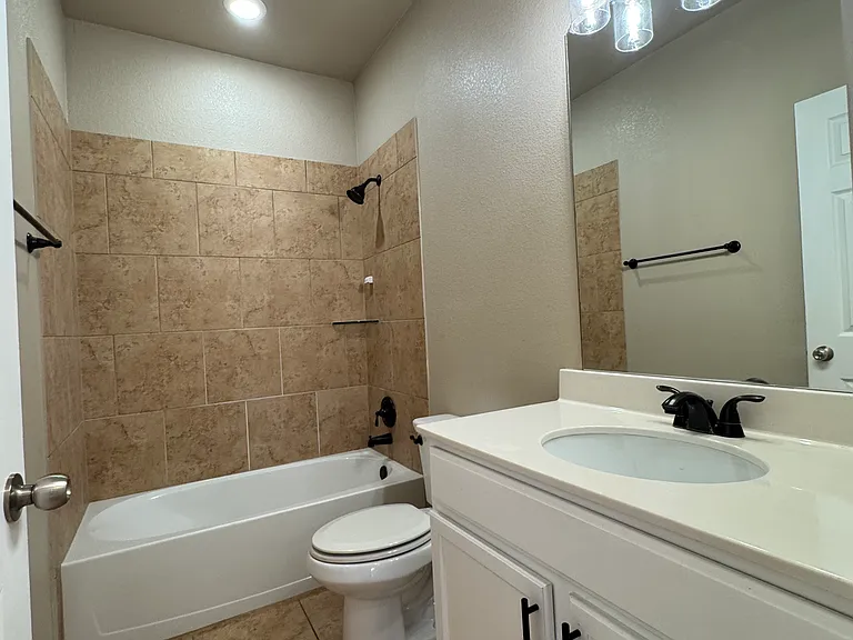 416 Parkfield Ln — Photo 8