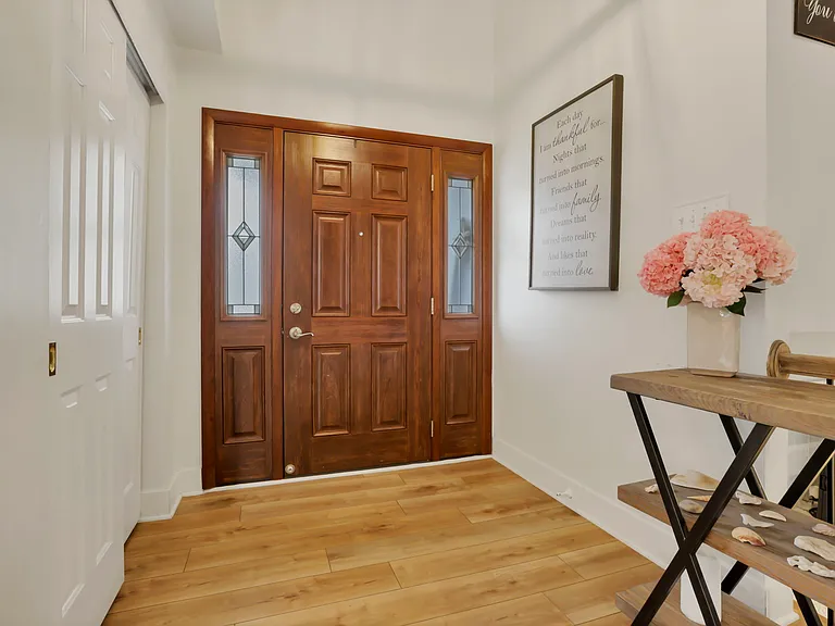 548 Theori Ave — Photo 5