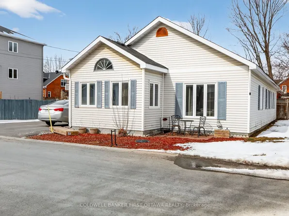 133 Antrim St, Carleton Place, ON K7C 1A6