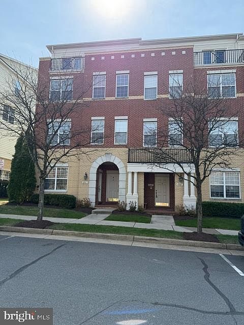 1st image of 43609 McDowell Sq