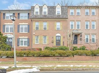 2367 S Queen St, Arlington, VA 22202