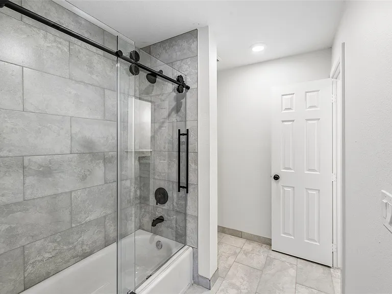 6138 Brookfield Dr #B — Photo 12