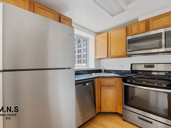 4th image of 63 Schermerhorn St APT 3E